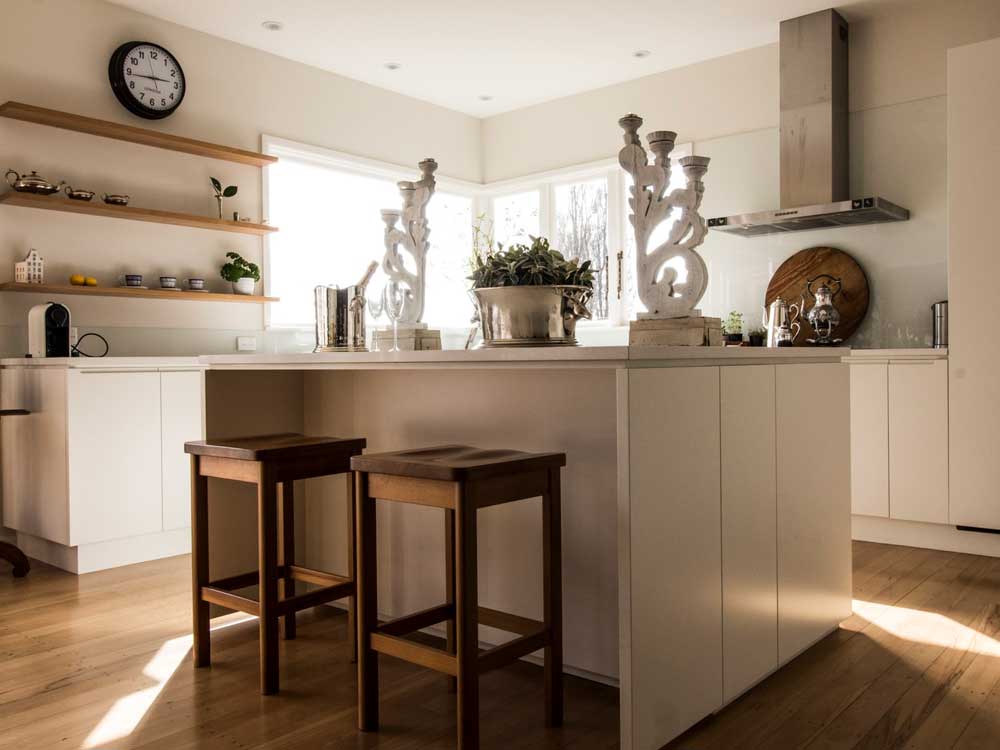 Handless cream gloss kitchen